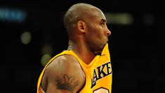 Ekspresi Kobe Bryant saat pertandingan LA Lakers melawan LA Clippers dalam laga basket NBA di Staples Center, Los Angeles, California, AS, (14/2/2013). (AFP/Frederic J. Brown)