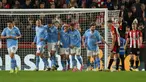 Pemain Manchester City Phil Foden (tengah) melakukan selebrasi dengan rekan setimnya setelah mencetak gol pembuka timnya saat pertandingan sepak bola Liga Premier Inggris melawan Brentford di Stadion Gtech Community, London, Senin, 5 Februari 2024. (AP Photo/Ian Walton)