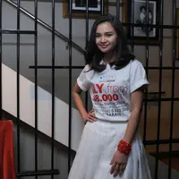 Apalagi bukan pertama kali keduanya beradu akting, pun dalam film ILY From 38.000 FT. Saking kuatnya chemistry mereka, Michelle mengaku terbawa suasana ketika melakoni akting bersama Rizky Nazar. (Andy Masela/Bintang.com)