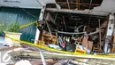 Suasana restoran khas Jepang pasca mengalami ledakan yang berlokasi di Jalan Boulevard Raya, Blok IA no 18, Jakarta, pada Senin malam, Selasa (21/7/2015). Ledakan diakibatkan oleh tabung gas yang berada di dapur masak. (Liputan6.com/Faizal Fanani)