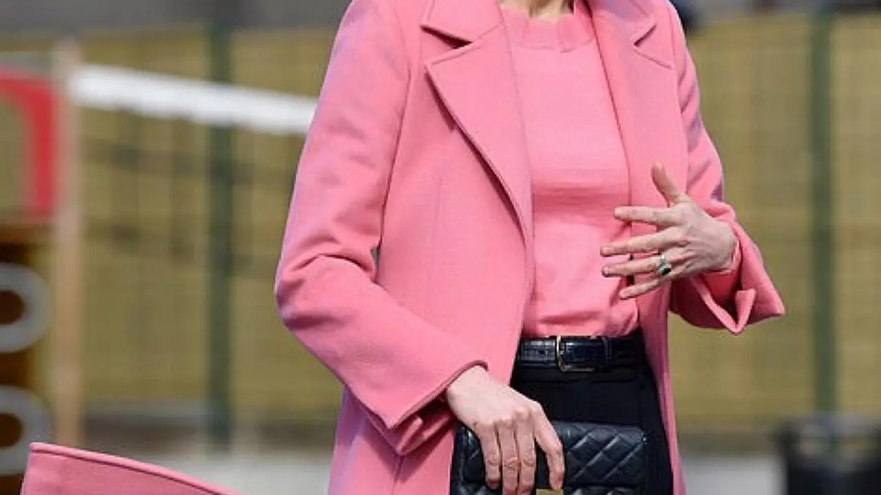 Kate Middleton Tampil Tenang dengan Busana Pink Setelah Wawancara Meghan Markle