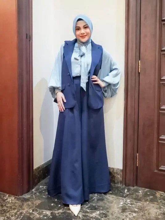 Penampilan Aurel Hermansyah disebut tak lagi body goals setelah melahirkan dan mengurus putri kecilnya yang belum genap setahun. @aurelie.hermansyah.