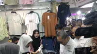 Menteri Perdagangan (Mendag) Zulkifli Hasan kembali berkunjung ke Pasar Tanah Abang, Jakarta Pusat, Jumat (13/10/2023). (Elza/Liputan6.com)