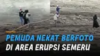 Tiga pemuda perempuan nampak sedang berfoto di area lahar panas erupsi Gunung Semeru viral di media sosial.