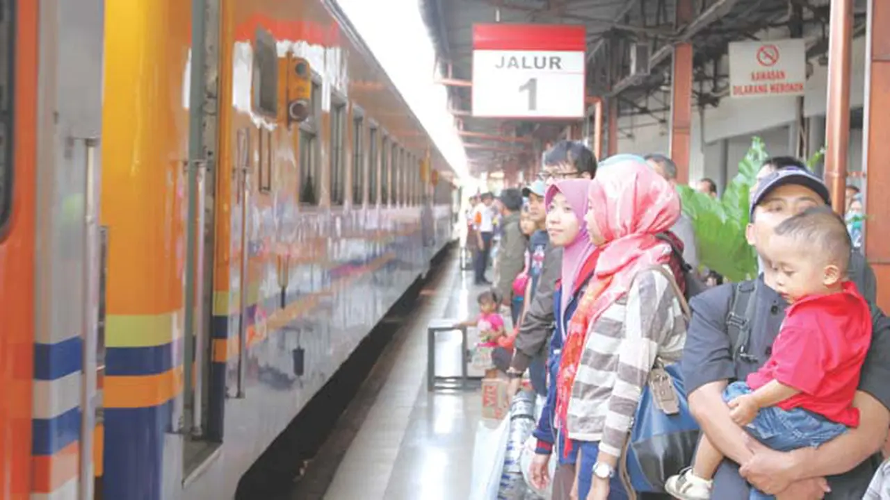 Kereta Api: Setia Selama 7 Dekade Melayani Negeri