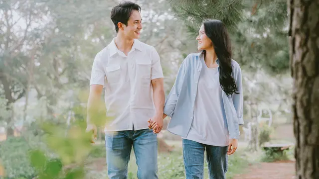 perempuan dan pasangan april 14