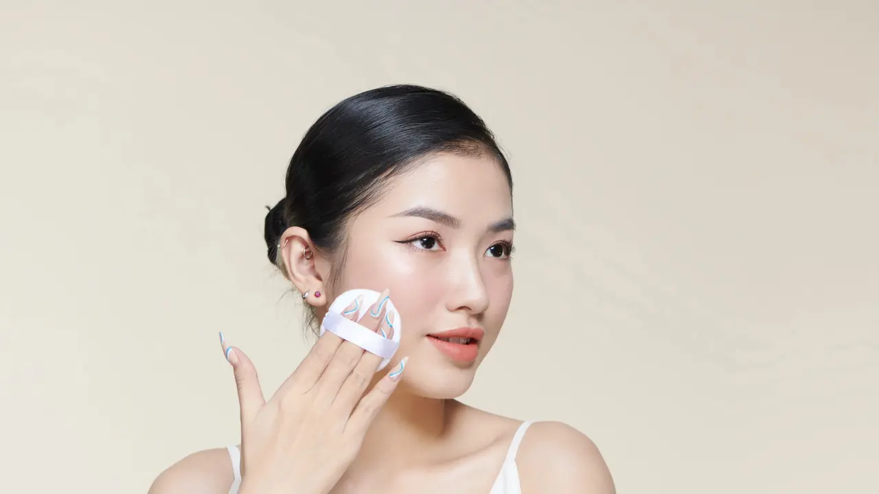 Cushion Jadi Andalan Makeup Praktis, Hasil Glowing dan Tetap Ringan di Wajah
