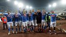 Para pemain Napoli merayakan kemenangan usai mengalahkan Inter Milan pada lanjutan liga Italia Serie A di Stadion San Paolo, Naples,Selasa(1/12/2015) dini hari WIB. Napoli menang 2-1. (REUTERS/Ciro De Luca)