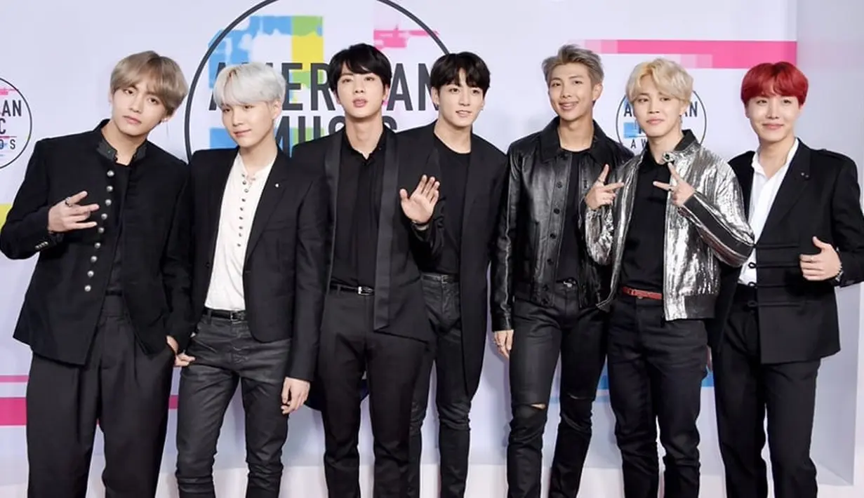 Saat mempersiapkan lagu Spring Day, ternyata ada pertengkaran kecil antara V dan Jin. Saat itu, V meminta untuk siap-siap dan bergerak lebih cepat. (Foto: Soompi.com)