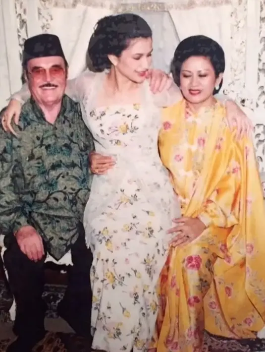 Tamara menikah dengan Teuku Rafly Pasya pada 1997. Pernikahannya bertahan 10 tahun sebelum mereka pisah. [Instagram @tamarableszynskiofficial]