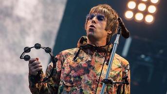Gaya Liam Gallagher di Atas Panggung, Curi Perhatian