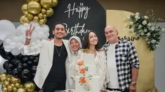 Terlibat cinta lokasi, Giorgino Abraham dan Yasmin Napper tidak pernah secara gamblang mengungakapkan bahwa keduanya berpacaran. Penggemar keduanya tahu jika keduanya punya hubungan lebih dari sekadar teman kerja adalah karena setiap harinya keduanya makin lengket bak pasangan kekasih. Bahkan sederet momen kebersamaan keduanya di media sosial menjelaskan jika keduanya berpacaran. (Liputan6.com/IG/@jenni.napper)