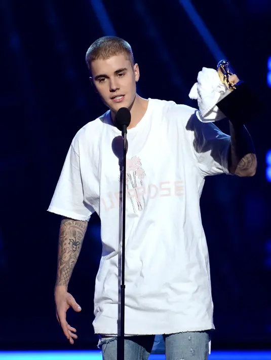 Merasa ucapan dan perkataanya sangat kasar, Justin Bieber langsung minta maaf pada penggemarnya. "Maafkan aku, yang tadi itu jahat," sambungnya. (AFP/Bintang.com)