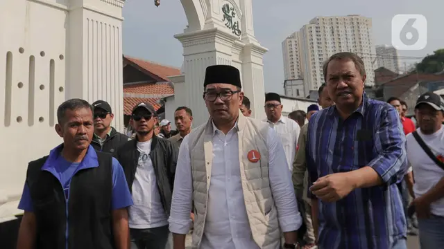 Sambangi Kampung Luar Batang, Cagub Ridwan Kamil Cek Tanggul Laut Jakarta