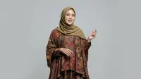 9 Tren Gamis Batik Syar'i Desain Longgar 2025 yang Modis, Nyaman dan Sesuai Syariat