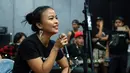 Tantri vokalis band Kotak dalam persiapannya untuk HUT SCTV ke-25. (Deki Prayoga/Bintang.com)