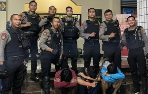 Lima orang remaja diciduk Tim Patroli Perintis Presisi Polres Metro Jakarta Selatan setelah diduga hendak melakukan tawuran di Jl. Warung Jati, Pasar Minggu, Jakarta Selatan, Minggu (6/8) dini hari (Istimewa)