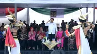 Presiden Jokowi menghadiri Jember Fashion Carnaval. (Liputan6.com/Ahmad Romadoni)