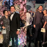 Intip gaya sederet pasangan artis yang hadir di resepsi Jessica Mila-Yakub Hasibuan dalam busana gelap (@titikamal-@kikysaputrii)