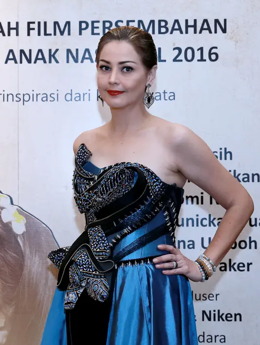 Peran yang bertolak belakang dengan kehidupan sehari-hari itu, membuat ibu dua anak itu menjadi tantangan tersendiri. (Galih W. Satria/Bintang.com)