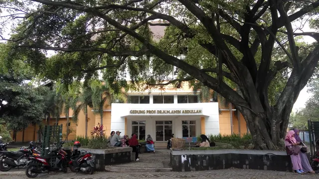Mahasiswi Bercadar
