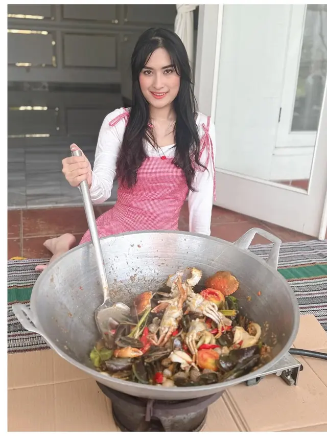 8 Potret Sudut Rumah Angbeen Rishi dan Adly Fairuz, Dapur Jadi Spot Favorit