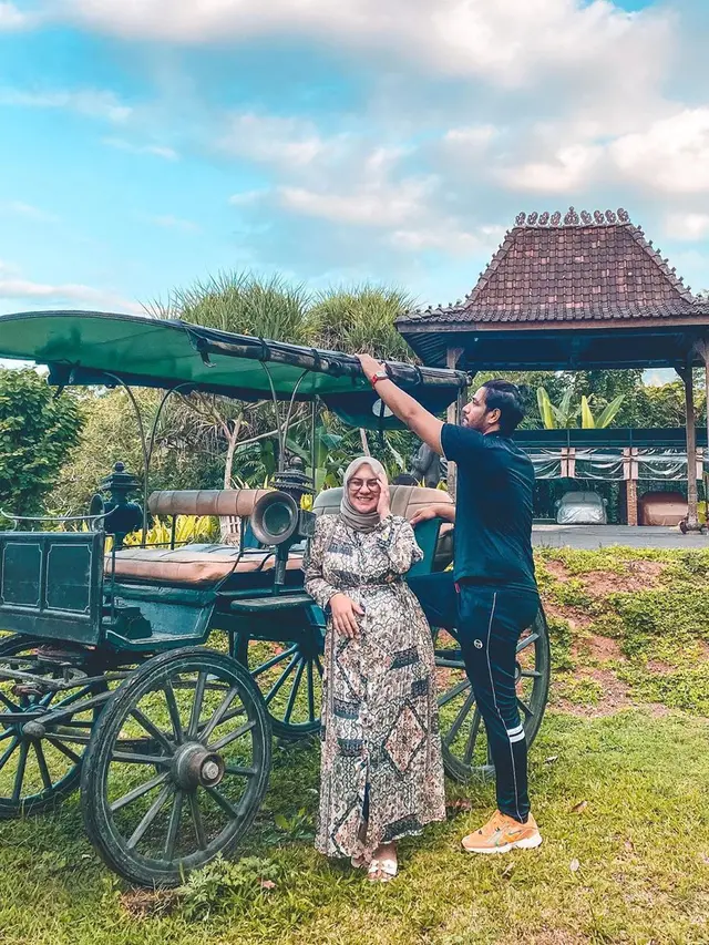 Momen Irish Bella dan Ammar Zoni Liburan ke Yogyakarta. (Sumber: Instagram/_irishbella_)