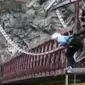 Kedua kalinya seorang nenek berusia 91 tahun, Mary Manssen bungee jumping setelah sebelumnya pada 2008 saat usianya masih 84 tahun.