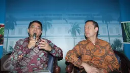 Mendag Thomas Lembong (kanan) dan Kepala BKPM Franky Sibarani memberikan keterangan pers usai rapat kebijakan paket ekonomi tiga di Jakarta, Jumat (2/9/2015). Rapat membahas desk khusus investasi tekstil dan sepatu. (Liputan6.com/Angga Yuniar)