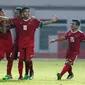 Pemain Timnas Indonesia U-16, Fadilah Nur Rahman melakukan selebrasi usai mencetak gol ke gawang Singapura U-16 saat laga persahabatan di Stadion Wibawa Mukti, Kab Bekasi, Kamis (8/6). Indonesia U-16 menang telak 4-0. (Liputan6.com/Helmi Fithriansyah)