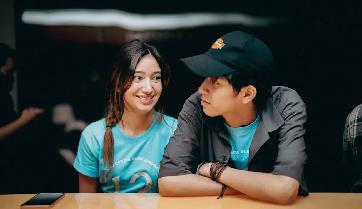 Setelah Mariposa, kini keduanya terlibat dalam film Clandestine. Film Clandestine akan segera tayang tahun ini. Kisah seru dari Dannia dan Abun kian dinantikan publik. Terlebih, keduanya memang terlihat kompak di luar syuting. Fans dari keduanya berharap bahwa Dannia dan Abun akan segera benar-benar berpacaran. (Liputan6.com/IG/@danniasalsabilla)