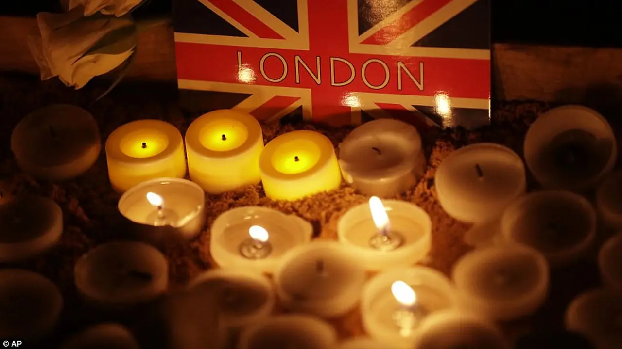 Lilin untuk korban teror London. (AP)