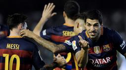 Ekspresi striker Barcelona, Luis Suarez, setelah mencetak gol ke gawang Real Betis dalam laga La Liga Spanyol di Stadion Benito Villamarin, Sevilla, Minggu (1/5/2016) dini hari WIB. (AFP/Cristina Quicler)