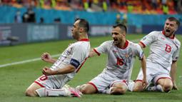 Tertinggal satu gol tidak membuat Makedonia Utara lantas mengibarkan bendera putih. Mereka berhasil menyamakan kedudukan di menit ke-28 lewat gol yang dicetak pemain veteran, Goran Pandev. (AP Photo/Vadim Ghirda, Pool)