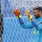 6. Salvatore Sirigu. Memiliki Caps sebanyak 24. Debutnya di level senior pada 10 Agustus 2010 saat partai persahabatan melawan Pantai Gading. Terpilih sebagai kiper ketiga dalam gelaran EURO 2012. Tampil sebagai starter dalam laga pembuka PD 2014 saat Buffon cedera. (AP/Antonio Calanni)