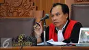 Hakim tunggal Amat Khusairi saat memimpin sidang permohonan praperadilan mantan Wali Kota Makassar Ilham Arief Sirajuddin di PN Jakarta Selatan, Kamis (9/7/2015). Hakim menolak permohonan praperadilan yang diajukan Ilham (Liputan6.com/Yoppy Renato)