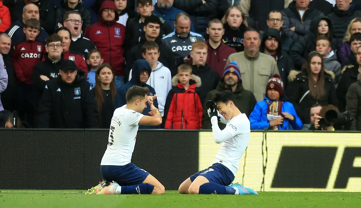 Torehan Son tersebut sekaligus memastikan kemenangan Tottenham Hotspur atas Aston Villa, karena tak ada lagi gol tercipta hingga pertandingan usai. Hasil ini membuat The Lilywhites berhasil mengoleksi 57 poin dari 31 laga. (AFP/Lindsey Parnaby)