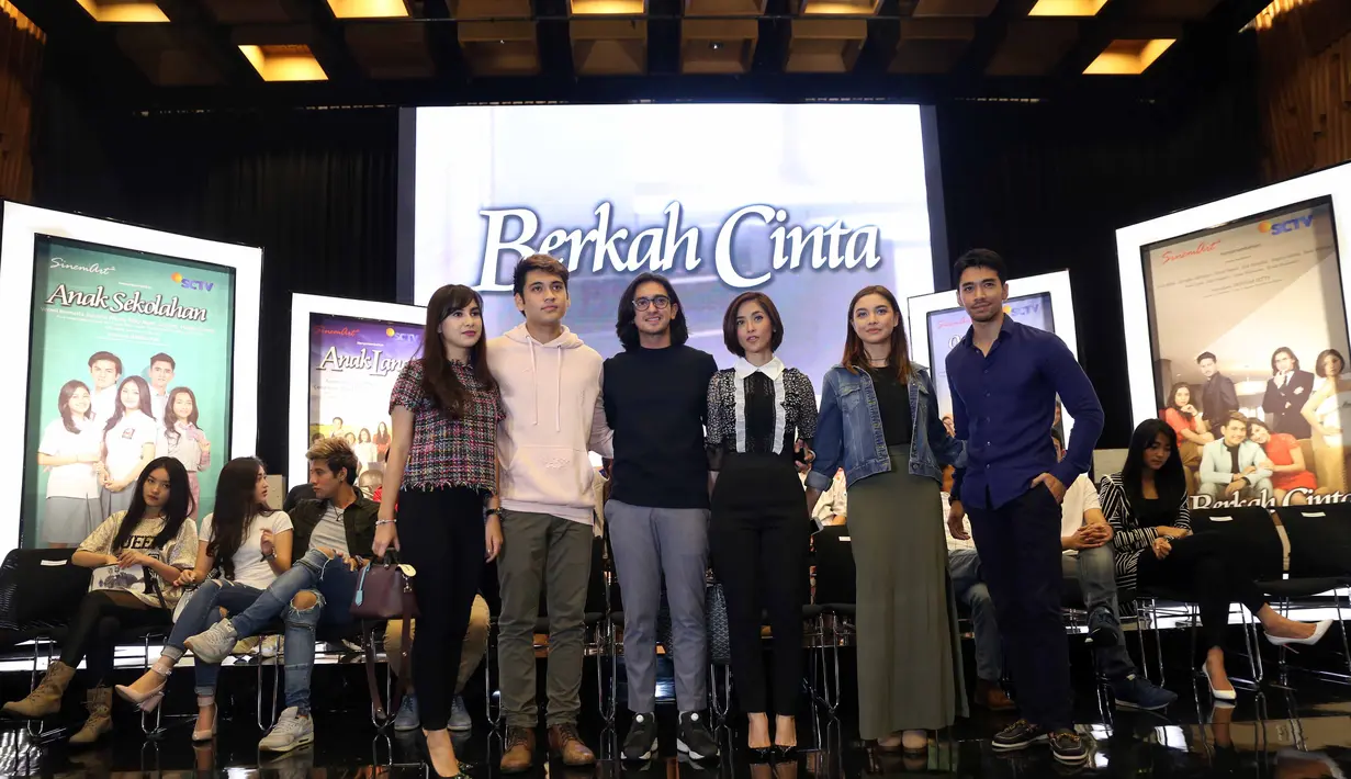 Sinetron Berkah Cinta pukul 21.30 WIB, sinetron ini dibintangi oleh Giorgino Abraham dan Irish Bella. Penampilan aktor yang disebut-sebut menggemaskan itu beradu akting dengan pesinetron yang tengah jadi idola baru, Irish Bella. (Nurwahyunan/Bintang.com)