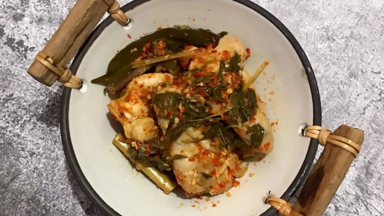 Resep ayam kukus kemangi. (dok. Cookpad  @anyikarina)