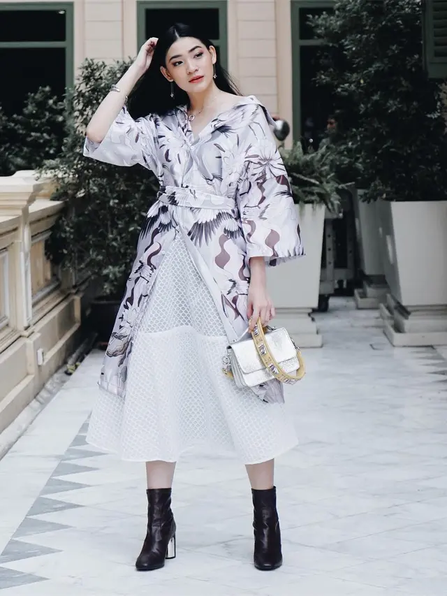 [Bintang] Kangen Shin Min Ah, Tampilan Influencer Indonesia Ini Sama Cantik