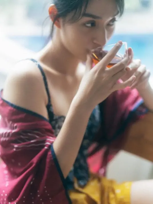 <p>Setelah melahirkan anak satu, Jeanneta mempunyai body goals yang langsing. [Foto: instagram.com @jeannetasfdl]</p>