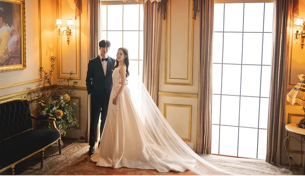 Episode terakhir drama Marry My Husband ini juga meraih rating tertinggi. Terlebih, dalam drama tersebut terlihat pula jika Na In Woo dan Park Min Young berhasil menjalani hubungan hingga menikah. (Liputan6.com/IG/@tvn_drama)