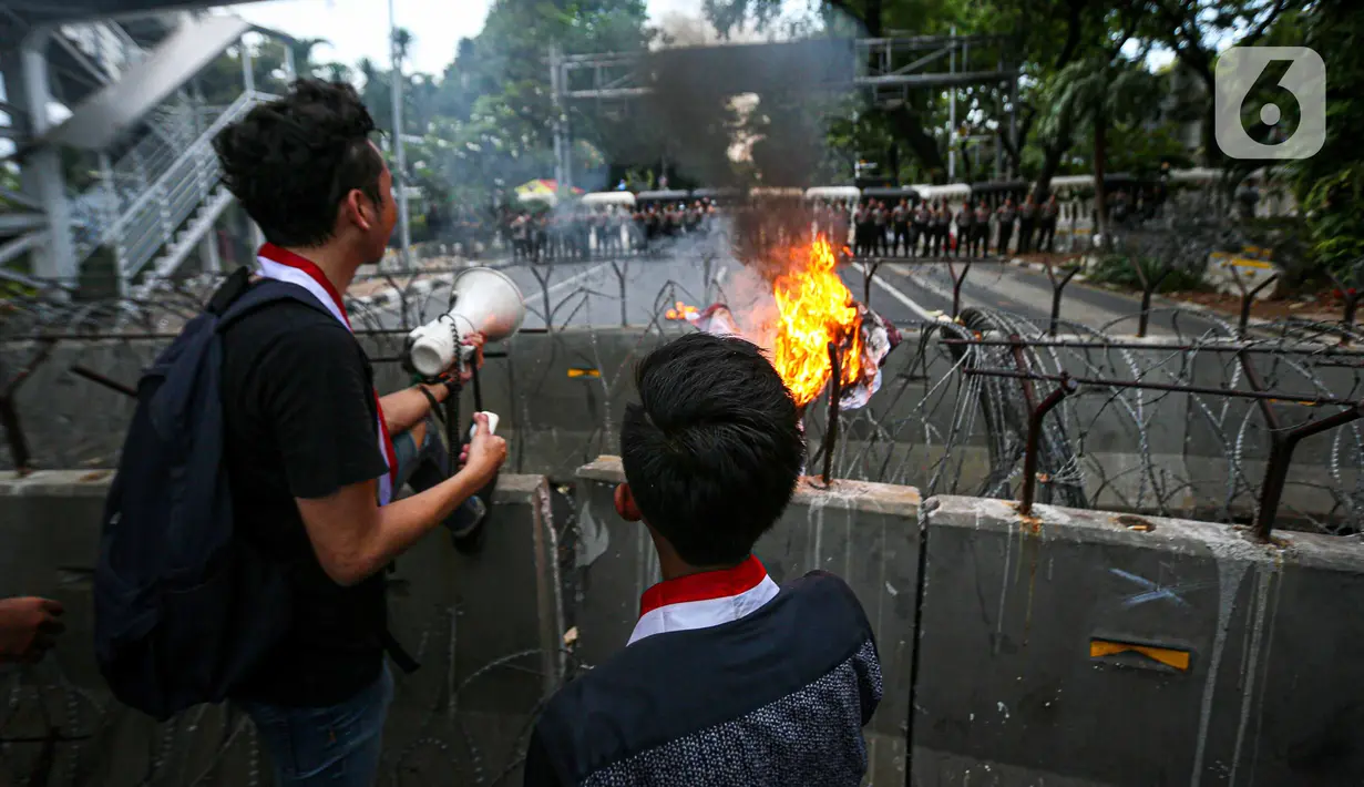 Mereka juga berteriak Revolusi. (Liputan6.com/Faizal Fanani)
