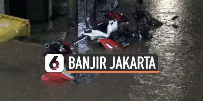 VIDEO: Banjir di Petogogan Jakarta, Kendaraan Warga Hampir Tenggelam