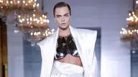 Simak penampilan Cara Delevigne di runway setelah kembali dari pengobatan mental (Instagram/caradelevigne)
