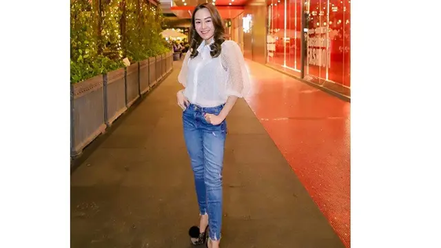 7 Gaya Kasual Rizuka Amor, DJ Cantik Pemeran Renata di Samudra Cinta