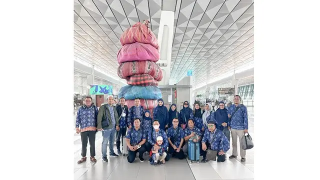 6 Potret Kegiatan Artis Jelang Ramadan, Sultan Djorghi Ikut Bersihkan Masjid