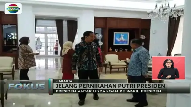 Presiden Jokowi antar langsung undangan pernikahan Kahiyang-Bobby ke kediaman Jusuf Kalla di kawasan Menteng, Jakarta Pusat.
