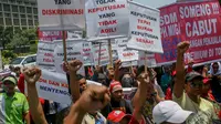 Ratusan massa dari paguyubuan karyawan SPBU & Rest Area Indonesia melakukan aksi, Jakarta, Senin (22/9/2014) (Liputan6.com/Faizal Fanani)