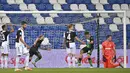 Pemain Sassuolo, Francesco Caputo merayakan gol ke gawang Juventus pada laga Serie A di Stadion Mapei, Rabu (15/7/2020). Kedua tim bermain imbang 3-3. (Massimo Paolone/LaPresse via AP)